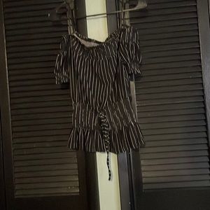 Size S sweet wanderer off the shoulders blouse with sinch detail